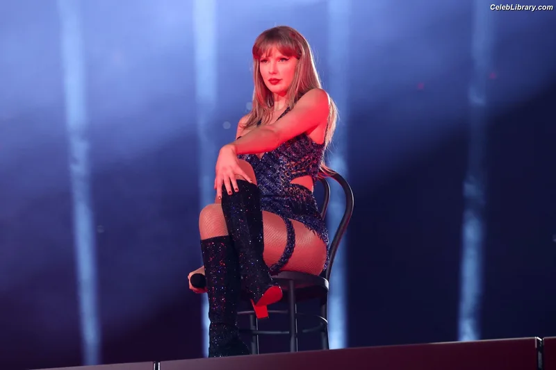 Taylor Swift photo 13 of 4190