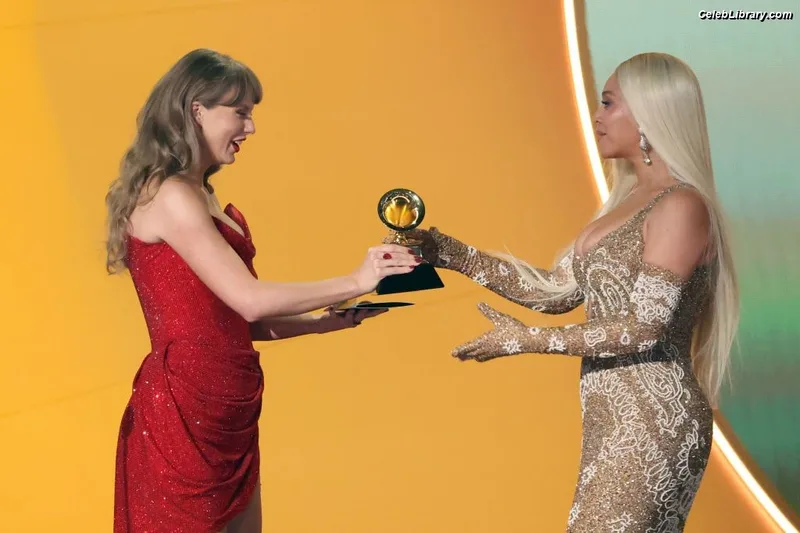 Taylor Swift photo 1 of 4190