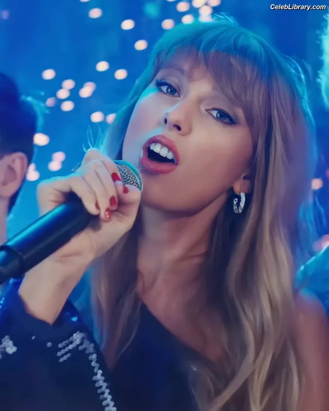 Taylor Swift photo 20 of 4190