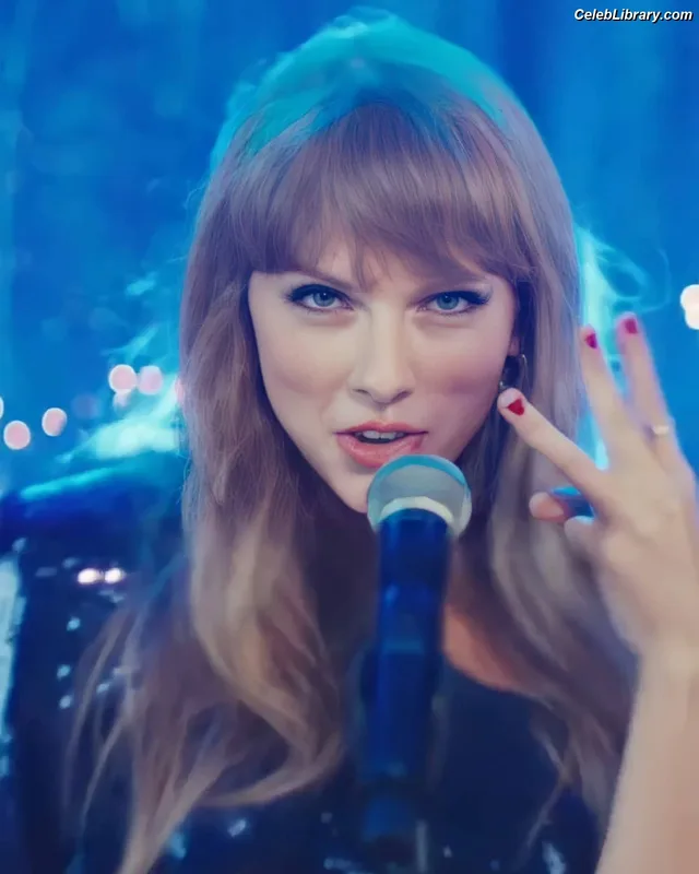 Taylor Swift photo 22 of 4190