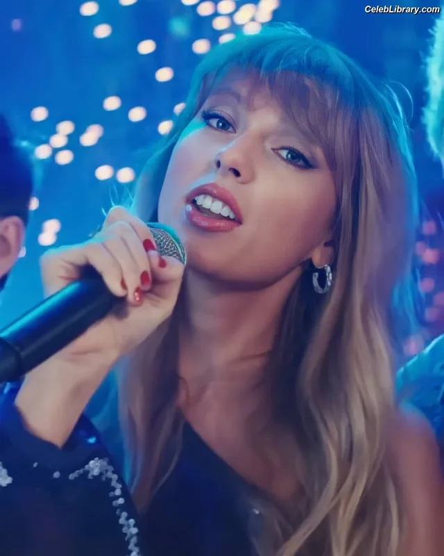 Taylor Swift photo 24 of 4190
