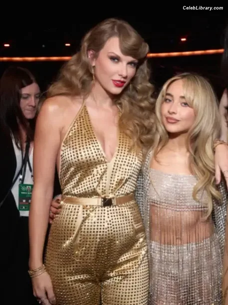 Taylor Swift photo 16 of 4190
