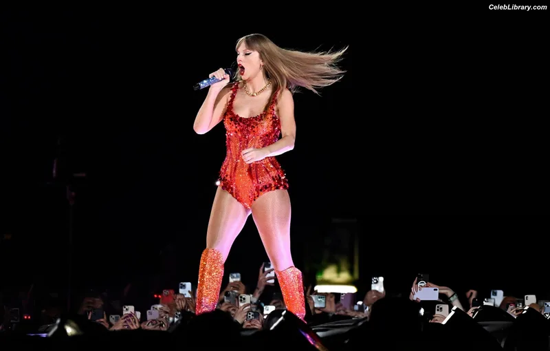 Taylor Swift photo 24 of 4190