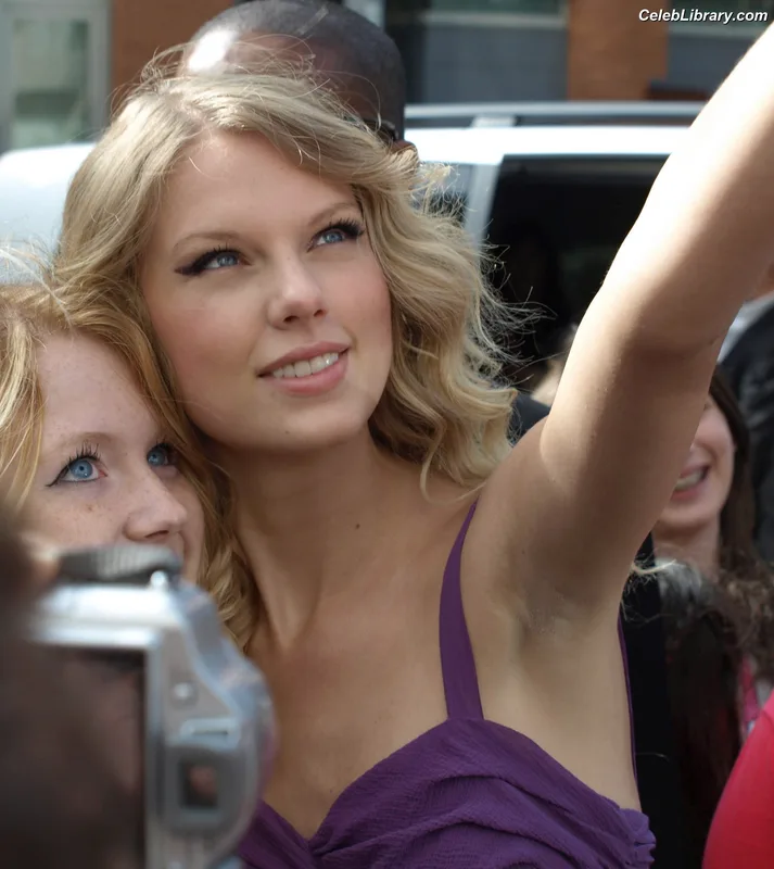 Taylor Swift photo 3 of 4190