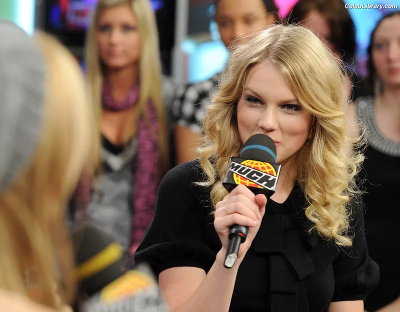 Taylor Swift photo 4 of 4190