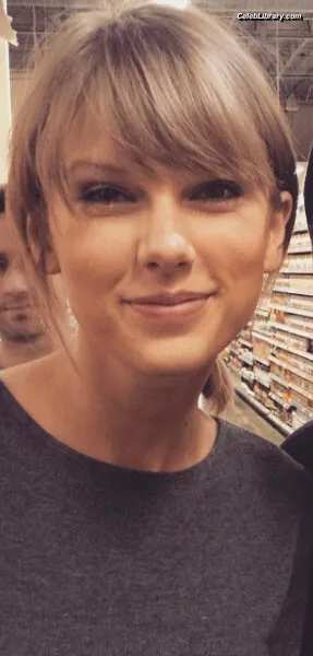 Taylor Swift photo 8 of 4190