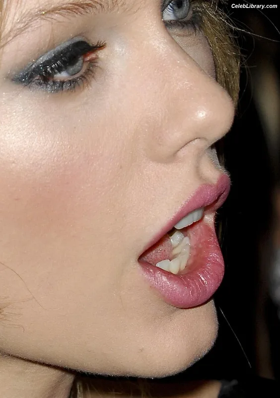 Taylor Swift photo 17 of 4190
