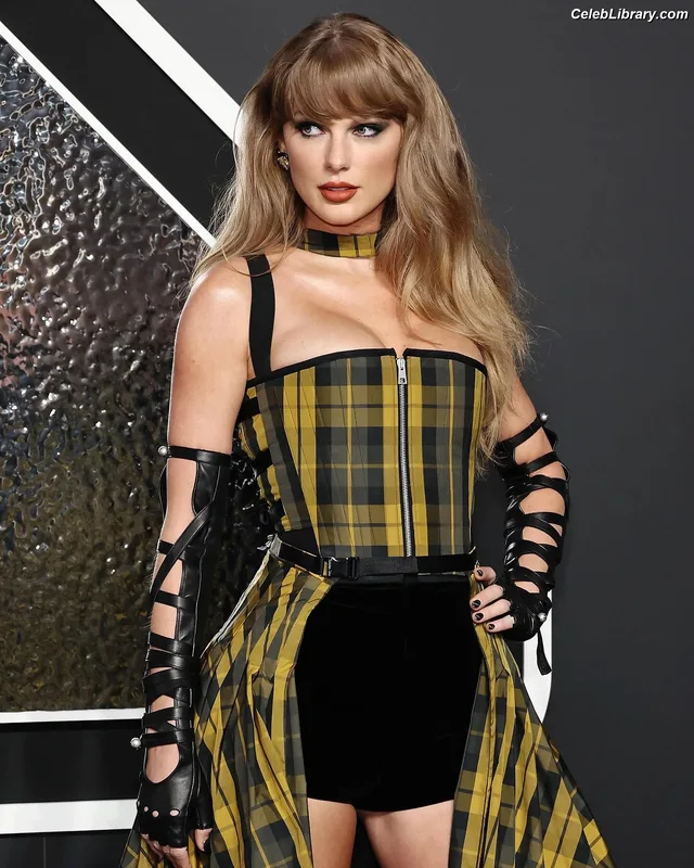 Taylor Swift photo 15 of 4190