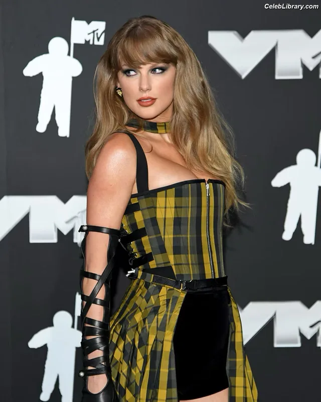 Taylor Swift photo 20 of 4190