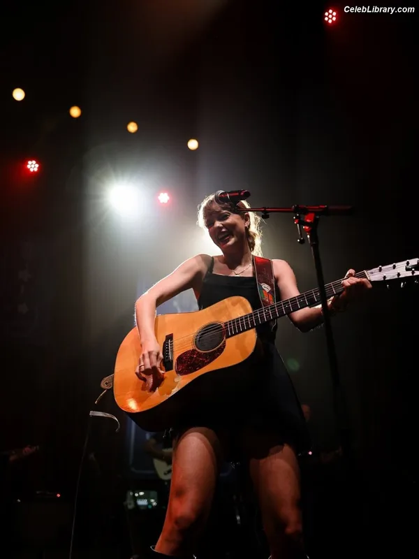 Taylor Swift photo 14 of 4190