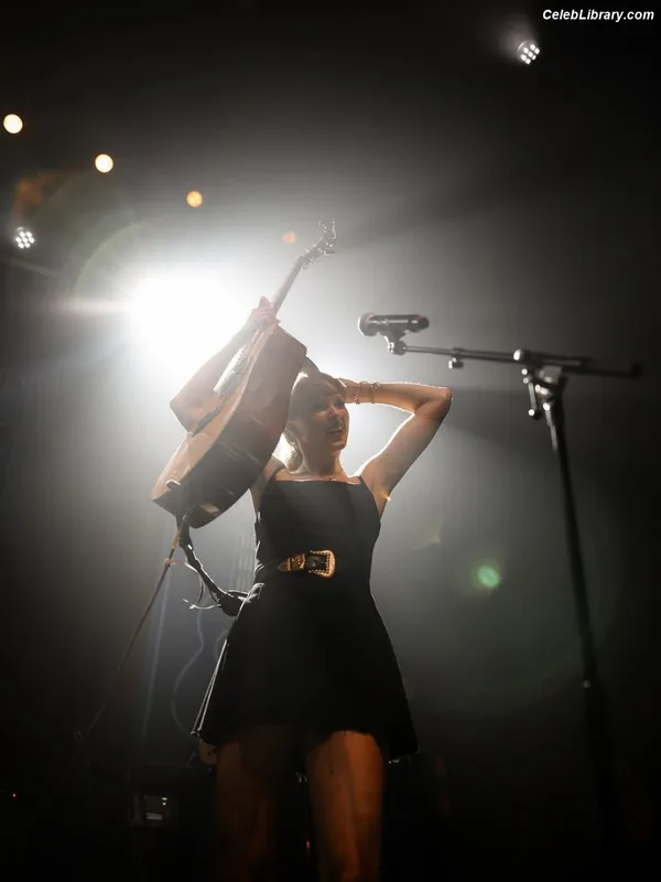 Taylor Swift photo 16 of 4190