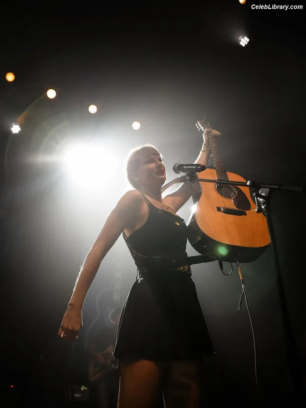 Taylor Swift photo 15 of 4190