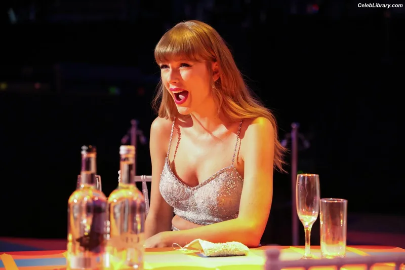 Taylor Swift photo 5 of 4190