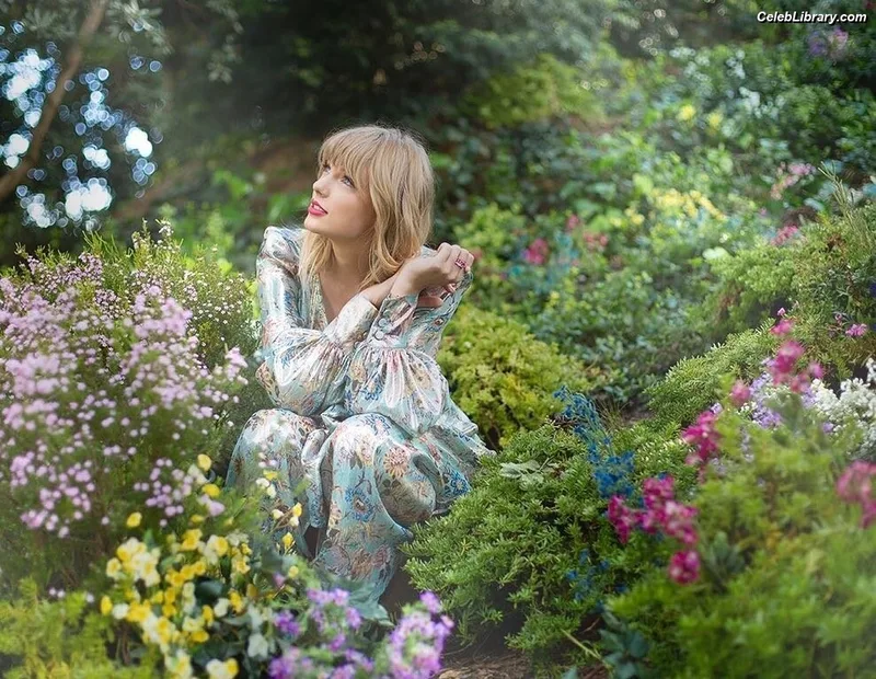 Taylor Swift photo 21 of 4190