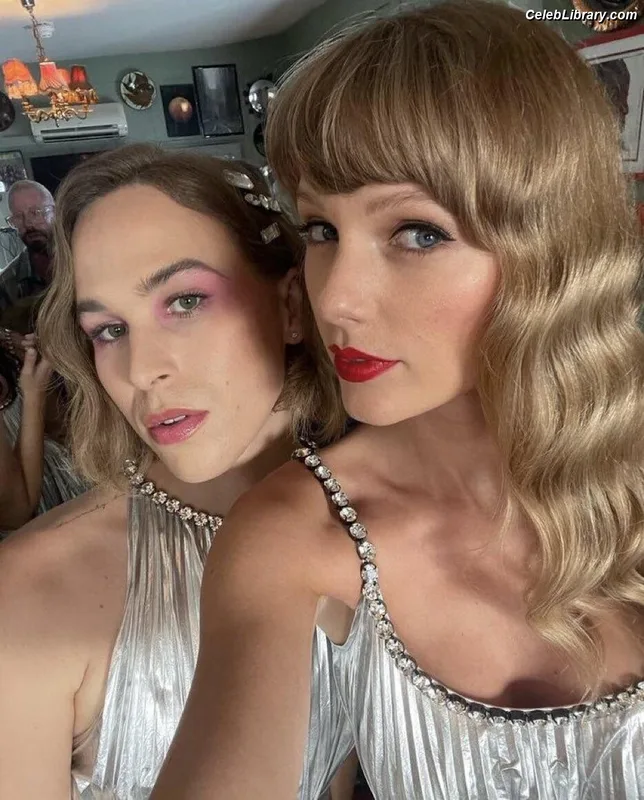 Taylor Swift photo 7 of 4190