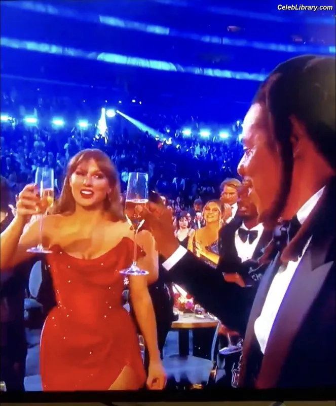 Taylor Swift photo 24 of 4190