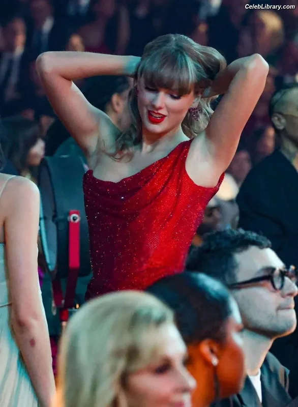 Taylor Swift photo 16 of 4190