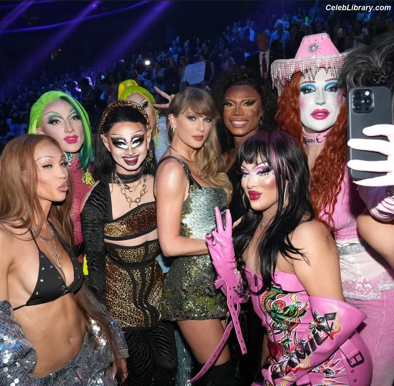 Taylor Swift photo 20 of 4190