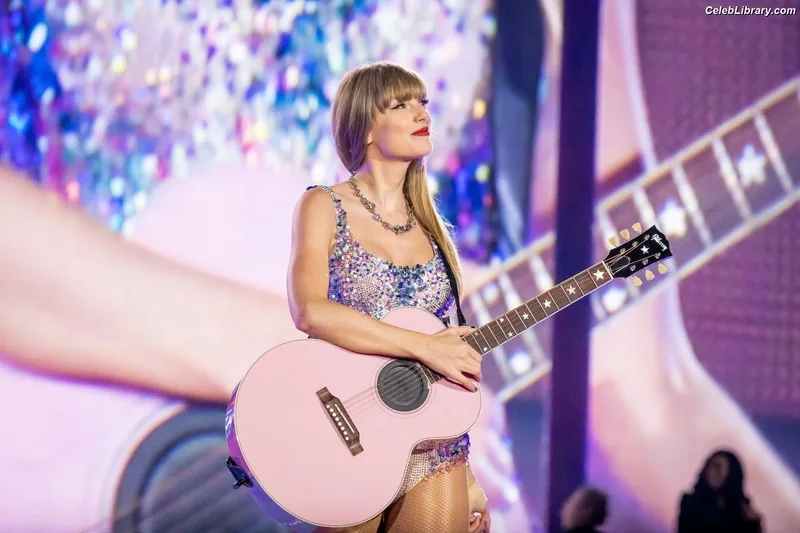 Taylor Swift photo 11 of 4190