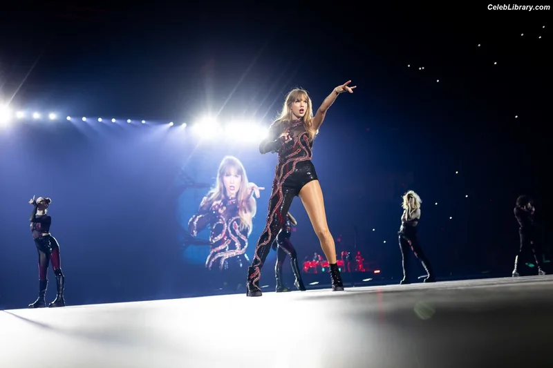 Taylor Swift photo 4 of 4190