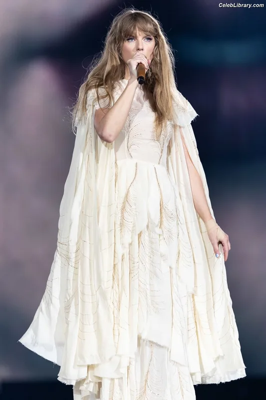 Taylor Swift photo 6 of 4190