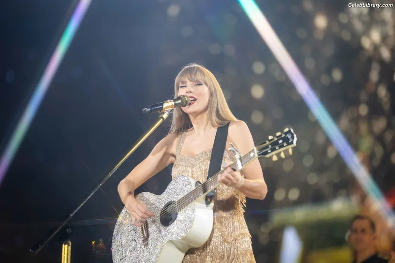 Taylor Swift photo 10 of 4190