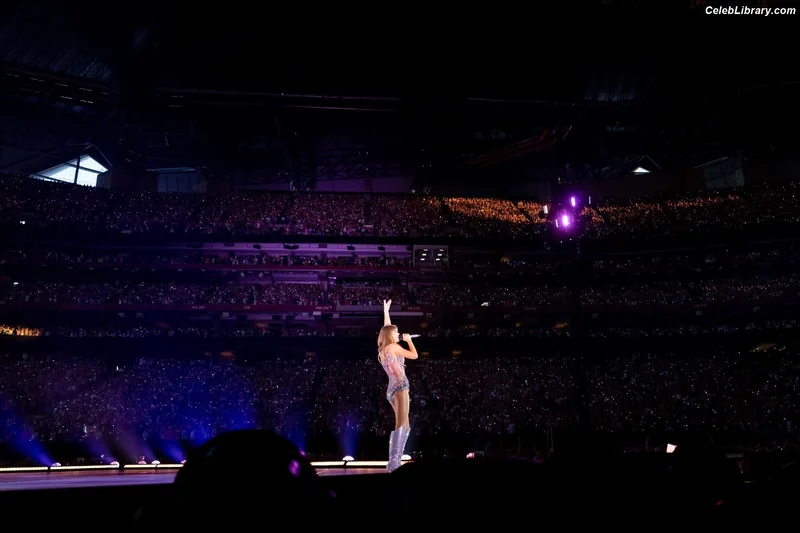 Taylor Swift photo 13 of 4190