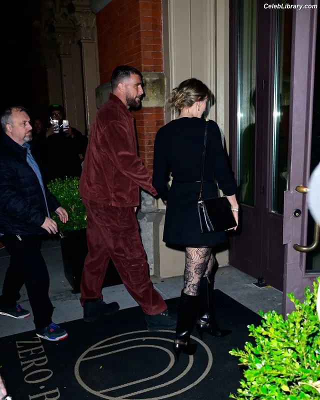 Taylor Swift photo 18 of 4190