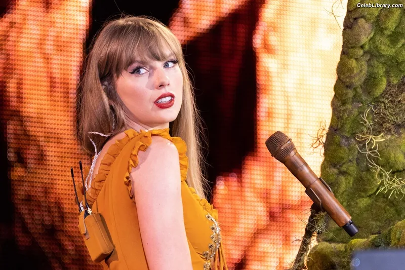 Taylor Swift photo 16 of 4190