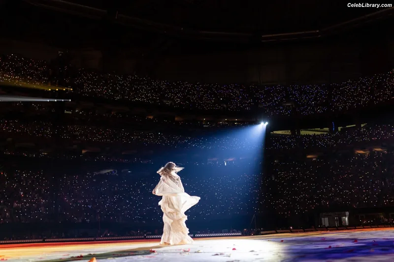 Taylor Swift photo 17 of 4190
