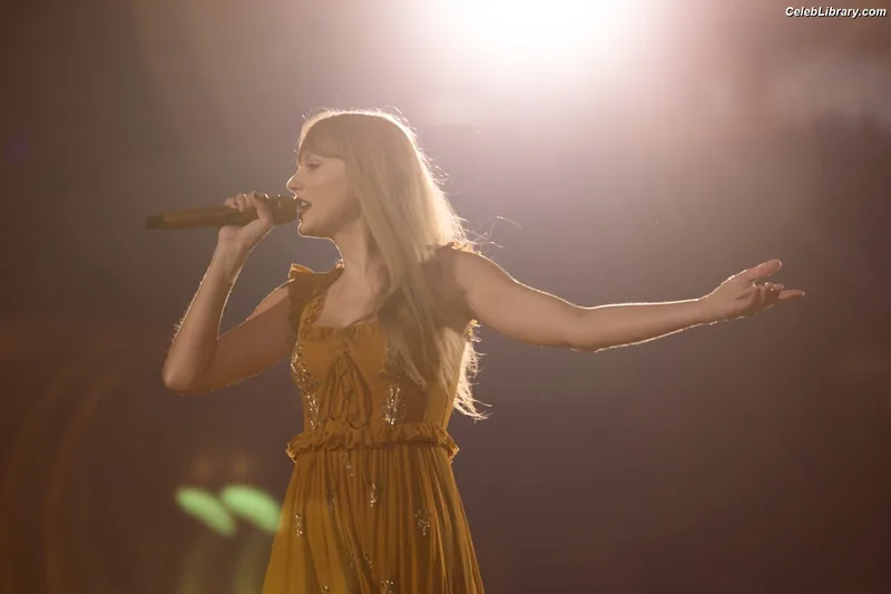 Taylor Swift photo 18 of 4190