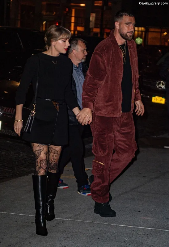 Taylor Swift photo 1 of 4190