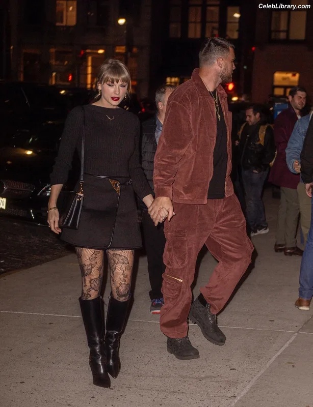 Taylor Swift photo 21 of 4190
