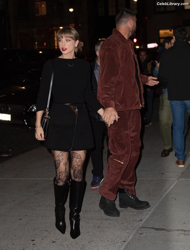 Taylor Swift photo 23 of 4190