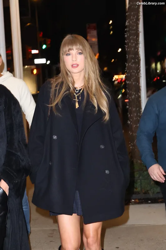 Taylor Swift photo 7 of 4190