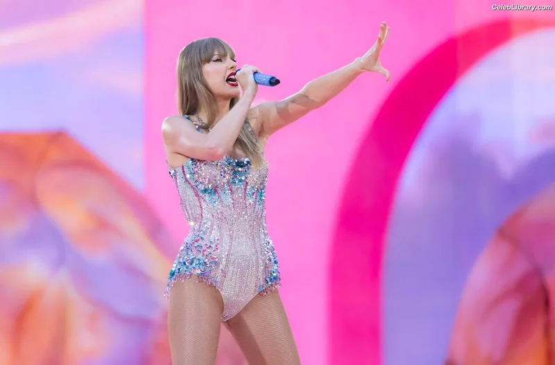 Taylor Swift photo 13 of 4190