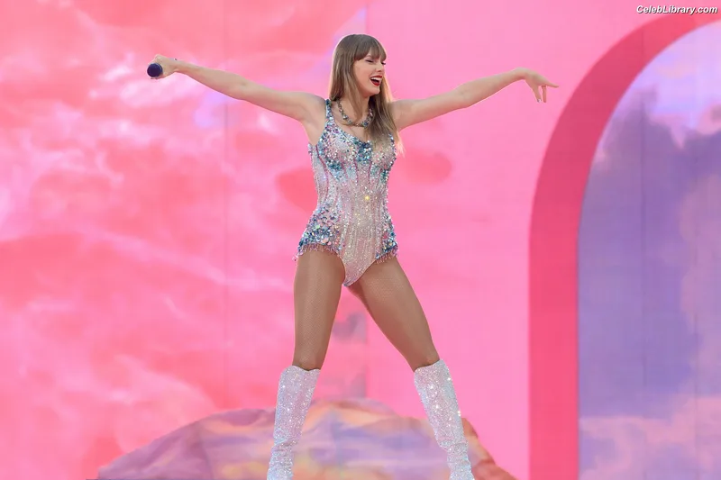 Taylor Swift photo 6 of 4190