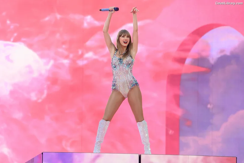 Taylor Swift photo 3 of 4190