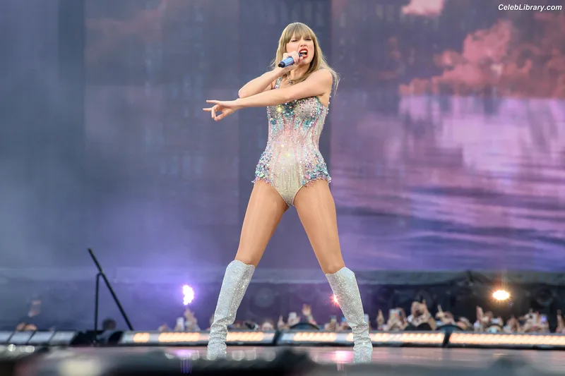 Taylor Swift photo 11 of 4190