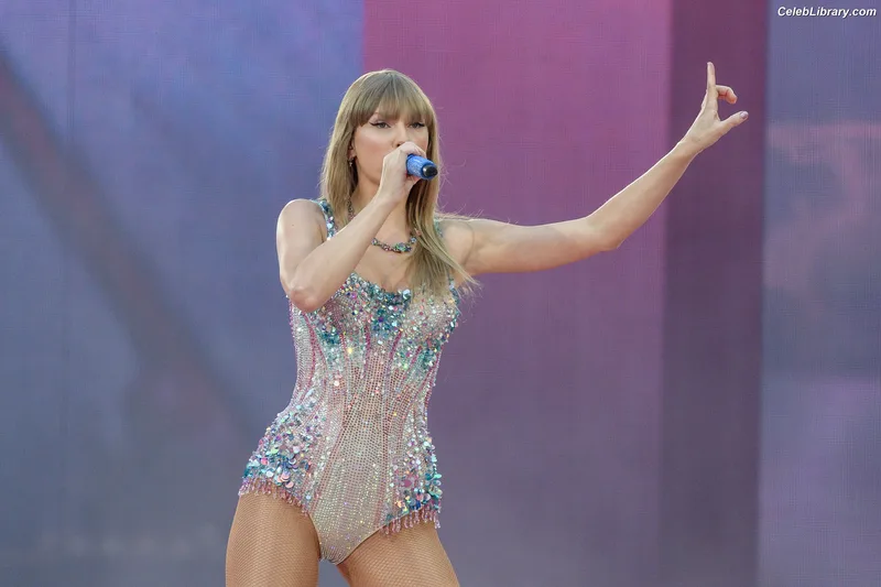 Taylor Swift photo 4 of 4190