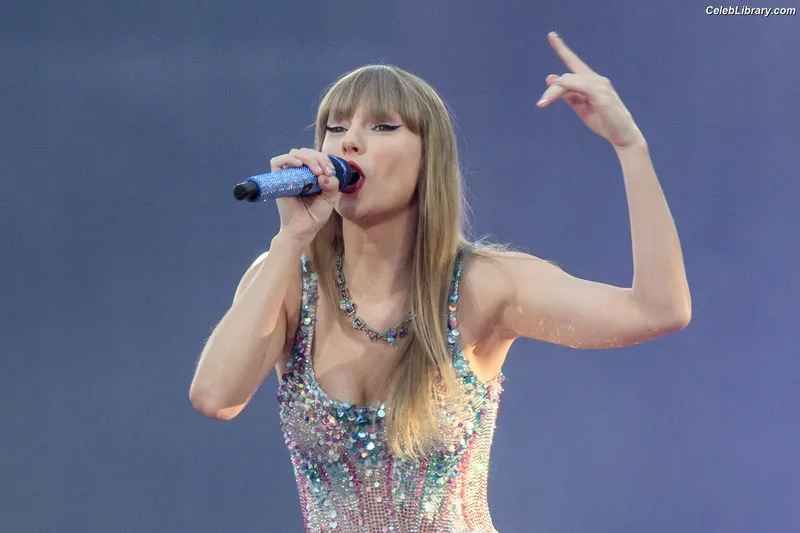 Taylor Swift photo 8 of 4190