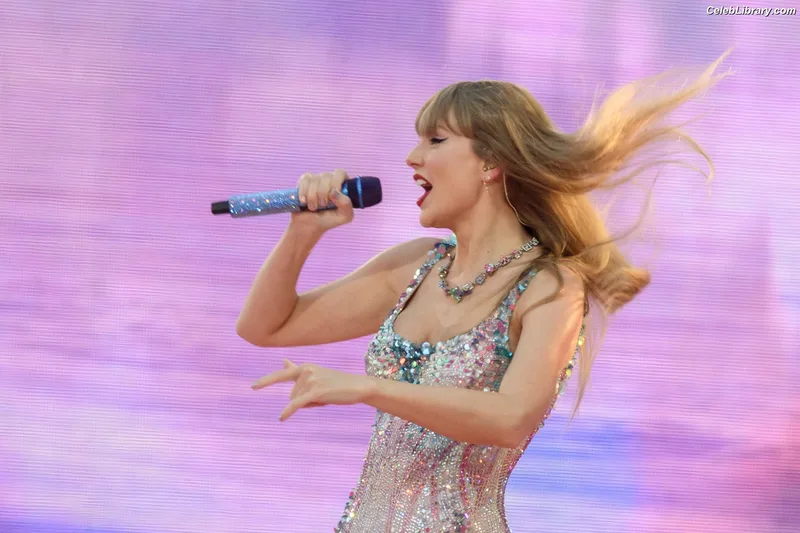 Taylor Swift photo 24 of 4190