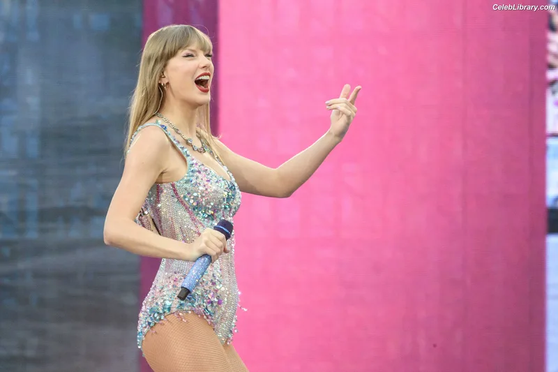 Taylor Swift photo 11 of 4190