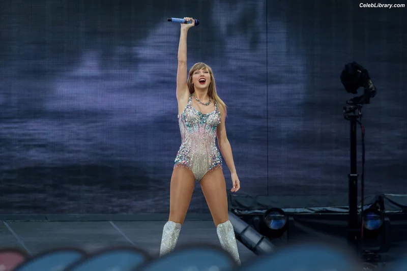 Taylor Swift photo 19 of 4190