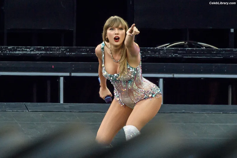 Taylor Swift photo 14 of 4190