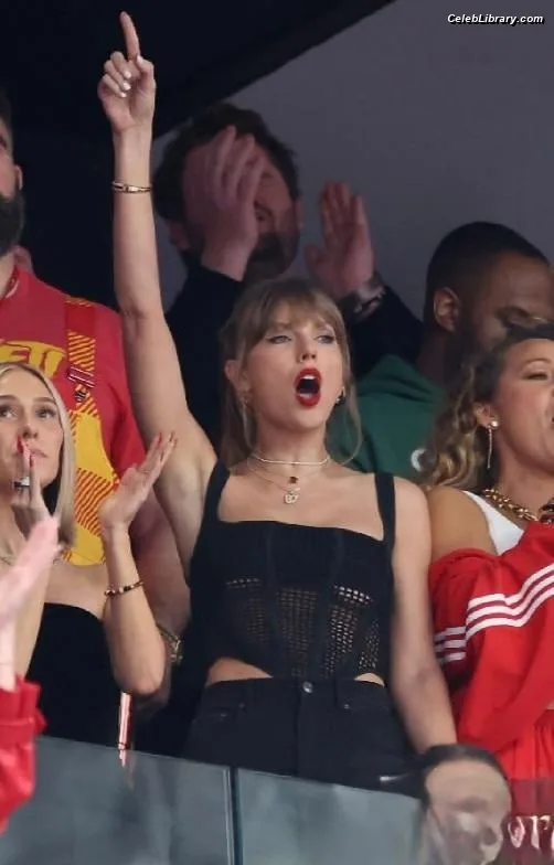Taylor Swift photo 3 of 4190
