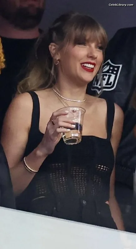Taylor Swift photo 4 of 4190