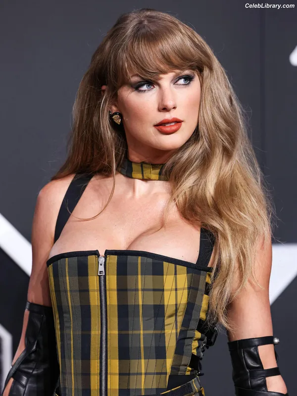 Taylor Swift photo 14 of 4190