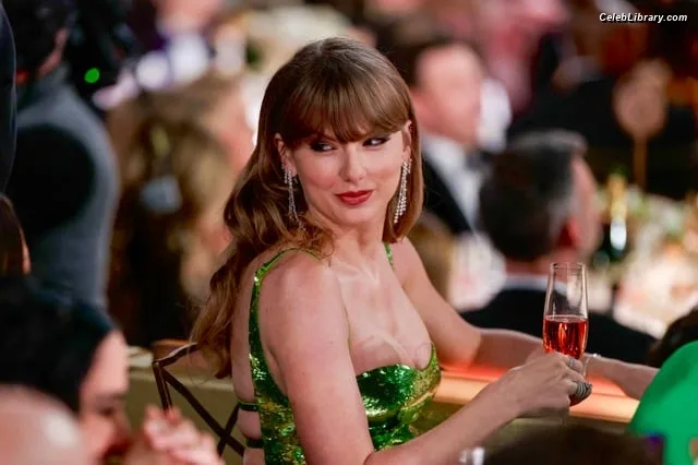 Taylor Swift photo 19 of 4190
