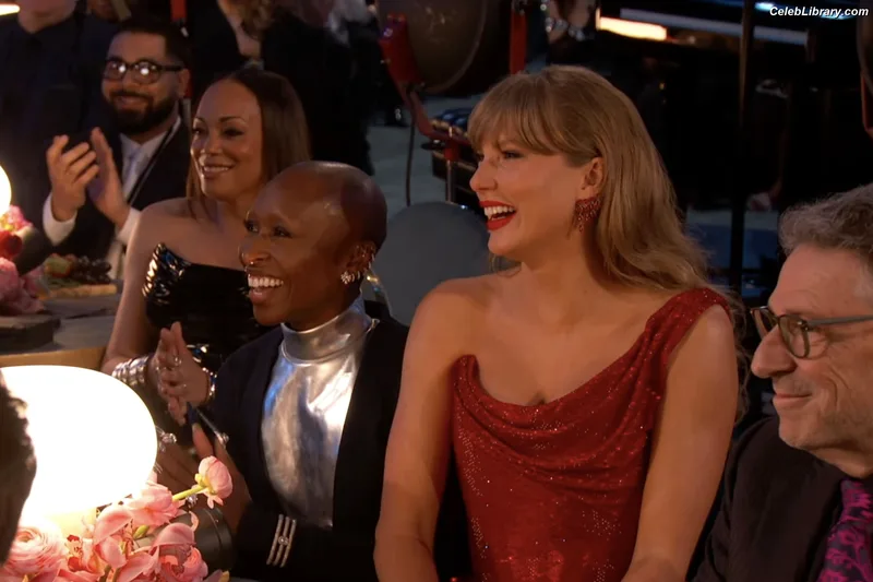 Taylor Swift photo 1 of 4190